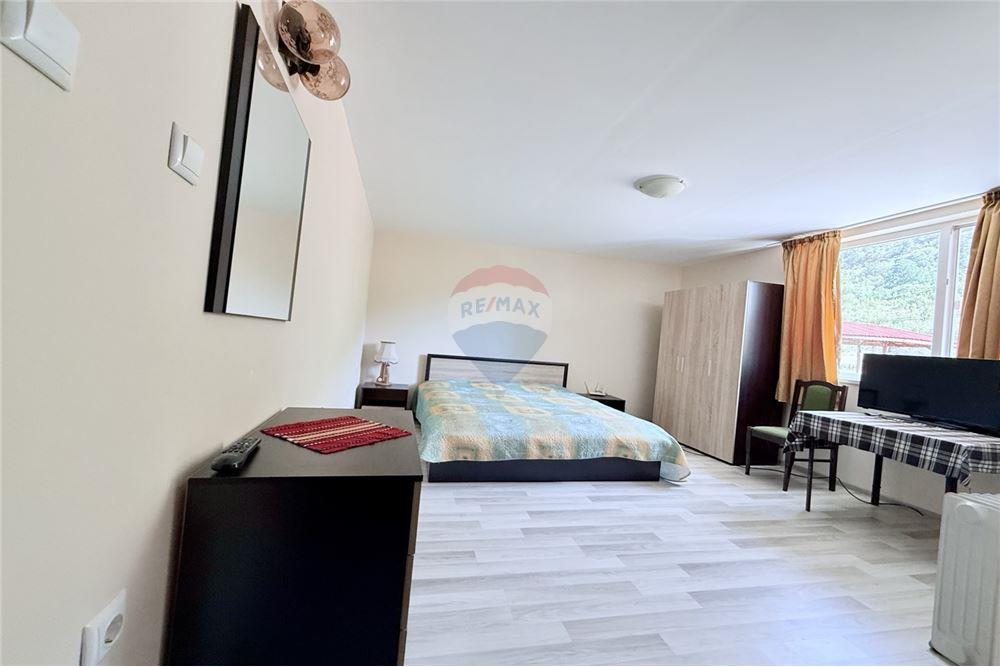 Имение - За продажба - с. Аспарухово, Област Варна, България - Първа спалня с баня и тоалетна в едно помещение към нея/ етаж 2 - Спалня - 360321025-228