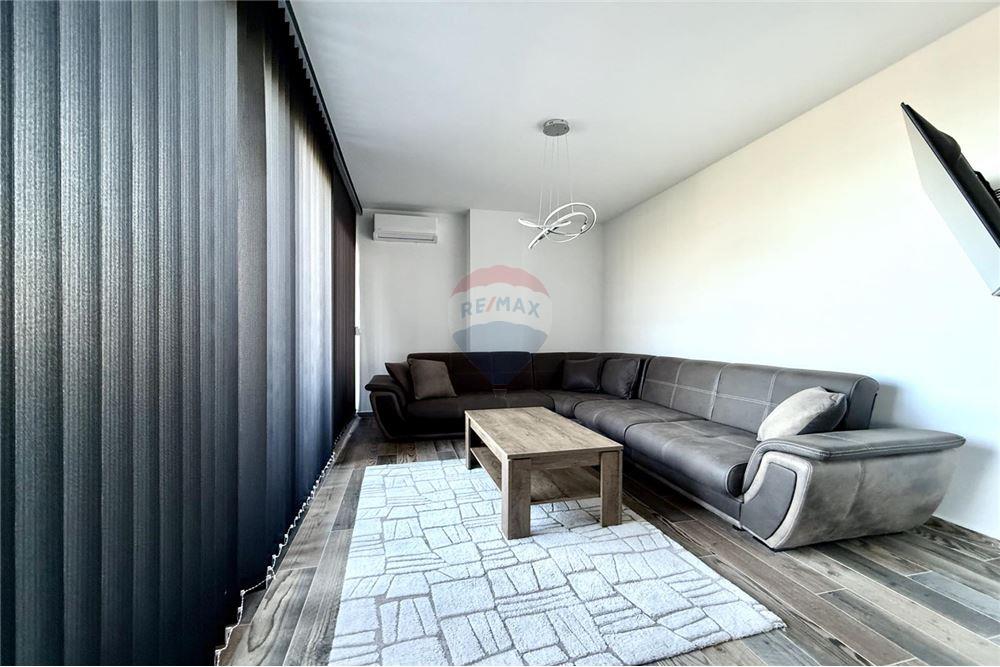 Апартамент - За продажба - гр. Балчик, Област Добрич, България - Просторна всекидневна с кухненски бокс и трапезария с излаз към открита тераса /изток/ с живописна панорамна гледка към морето и - Всекидневна/Трапезария - 360321025-234