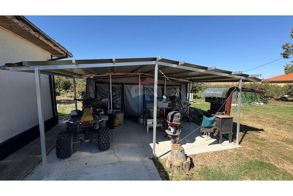 Земеделски имот - За продажба - с. Пробуда, Област Търговище, България - 1759472628775884.jpg - Складово помещение - 360471029-9