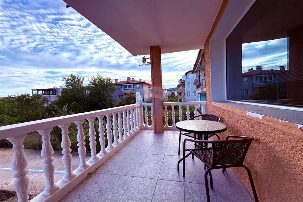 Апартамент - Под наем - гр. Варна, Област Варна, България - Просторна открита тераса с достъп от всекидневна и трапезария - Тераса - 360321025-244