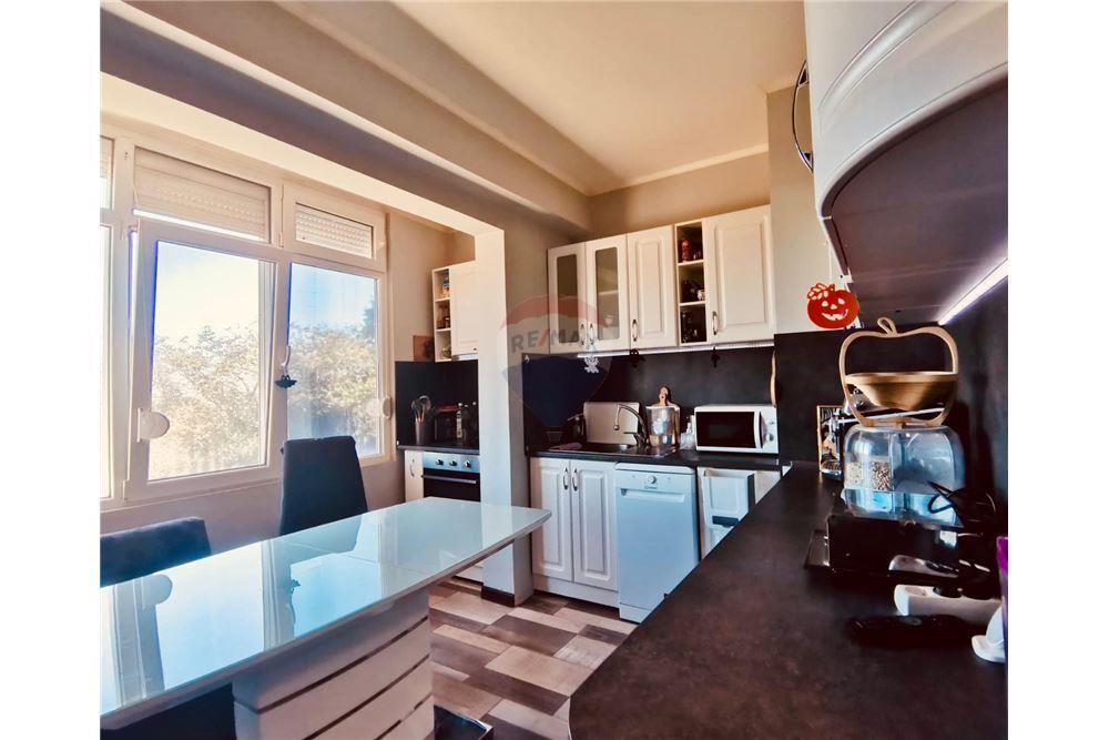 Апартамент - За продажба - гр. Балчик, Област Добрич, България - Оборудвана кухня с усвоена тераса - Кухня - 360321025-246