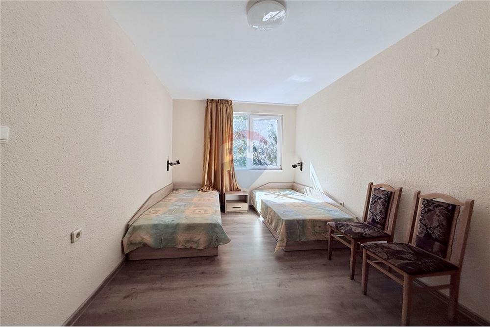 Имение - За продажба - с. Аспарухово, Област Варна, България - Четвърта спалня с баня и тоалетна в едно помещение към нея/ етаж 2 - Спалня - 360321025-228