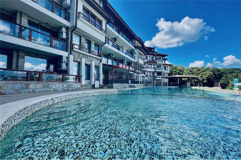 Апартамент - За продажба - гр. Балчик, Област Добрич, България - Общи части и аранжиран двор с басейн - Друга - 360321025-235