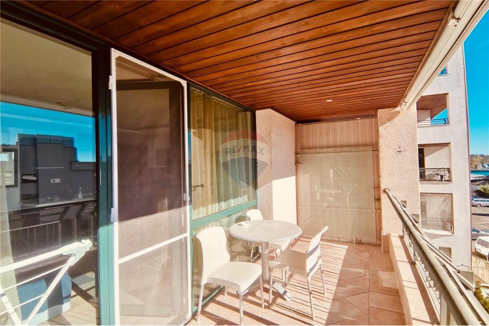 Апартамент - За продажба - гр. Балчик, Област Добрич, България - Открита просторна тераса с частична гледка към морето с  достъп от дневна - Тераса - 360321025-250