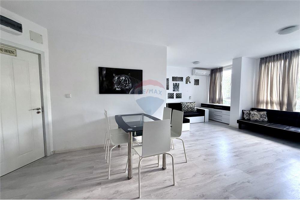 Апартамент - Под наем - гр. Балчик, Област Добрич, България - Просторна всекидневна с кухненски бокс и трапезария с изход към открита тераса - Всекидневна/Трапезария - 360321025-232