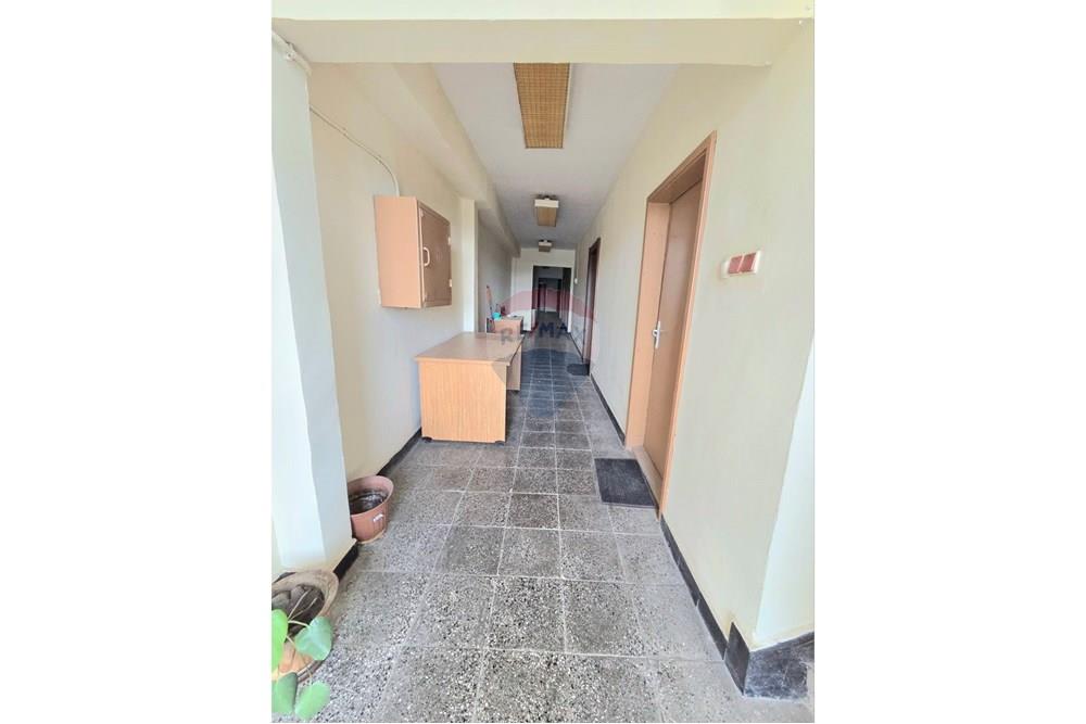 Spaţiu Birouri - De Inchiriat - гр. Варна, Област Варна, България - viber_image_2025-10-22_13-06-49-612.jpg - Hallway - 360511018-11