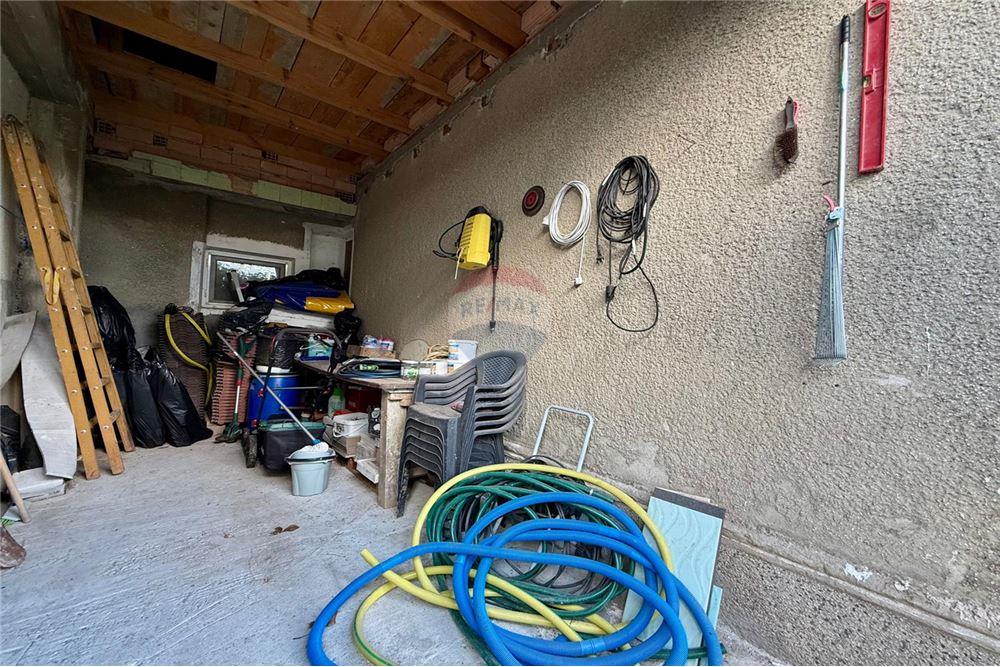 Градска къща - За продажба - гр. Балчик, Област Добрич, България - Просторно помещение за инструменти - Складово помещение - 360321025-245