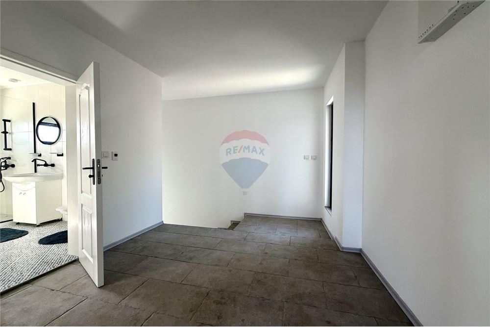 Вила - За продажба - гр. Балчик, Област Добрич, България - Просторен функционален коридор/ етаж 2 - Коридор - 360321025-236