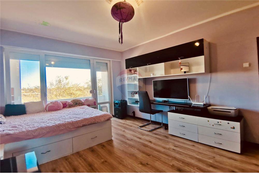 Апартамент - За продажба - гр. Балчик, Област Добрич, България - Просторен и уютен хол с изход към открита просторна тераса - Всекидневна - 360321025-246