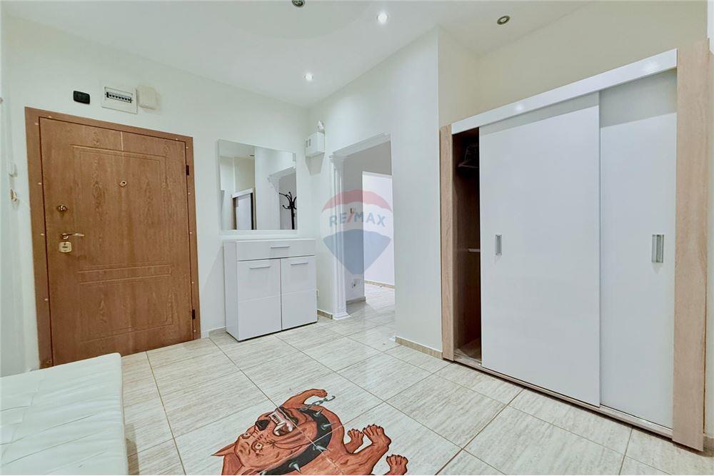 Апартамент - Под наем - гр. Варна, Област Варна, България - Входно антре и функционален коридор - Коридор - 360321025-244