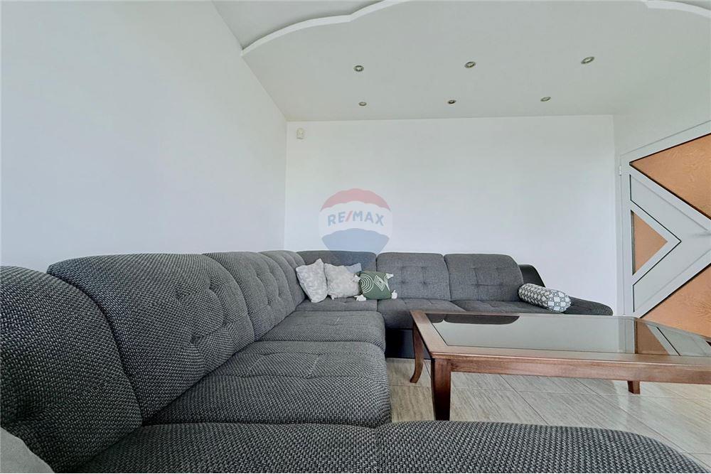 Апартамент - Под наем - гр. Варна, Област Варна, България - Слънчева всекидневна и трапезария с изход към просторна открита тераса - Всекидневна/Трапезария - 360321025-244