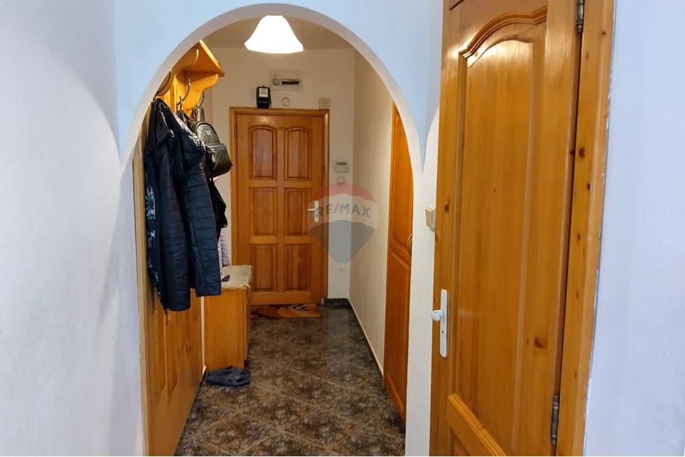 Апартамент - За продажба - гр. Варна, Област Варна, България - Коридор втора снимка.jpg - 360331033-24