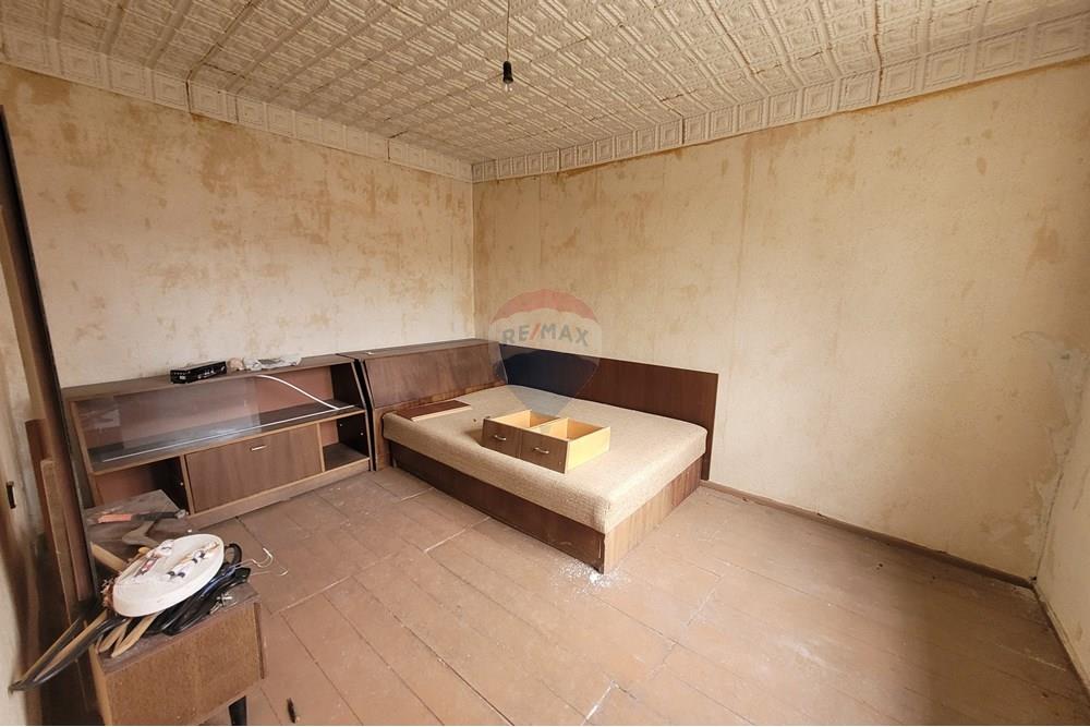 Селска къща - За продажба - с. Добромирка, Област Габрово, България - 20250324_134515.jpg - Спалня - 360431001-493