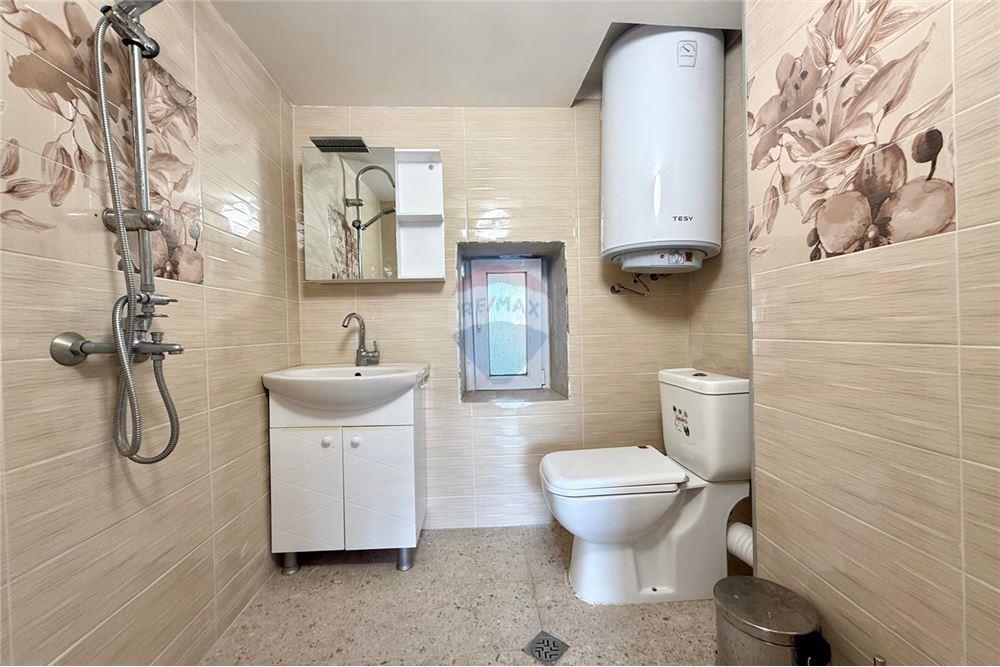 Градска къща - За продажба - гр. Балчик, Област Добрич, България - Баня и тоалетна в едно помещение - Баня - 360321025-245