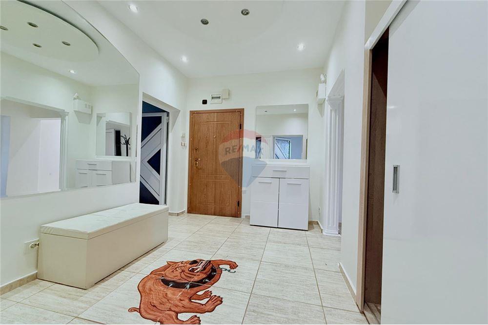 Апартамент - Под наем - гр. Варна, Област Варна, България - Входно антре и функционален коридор - Коридор - 360321025-244