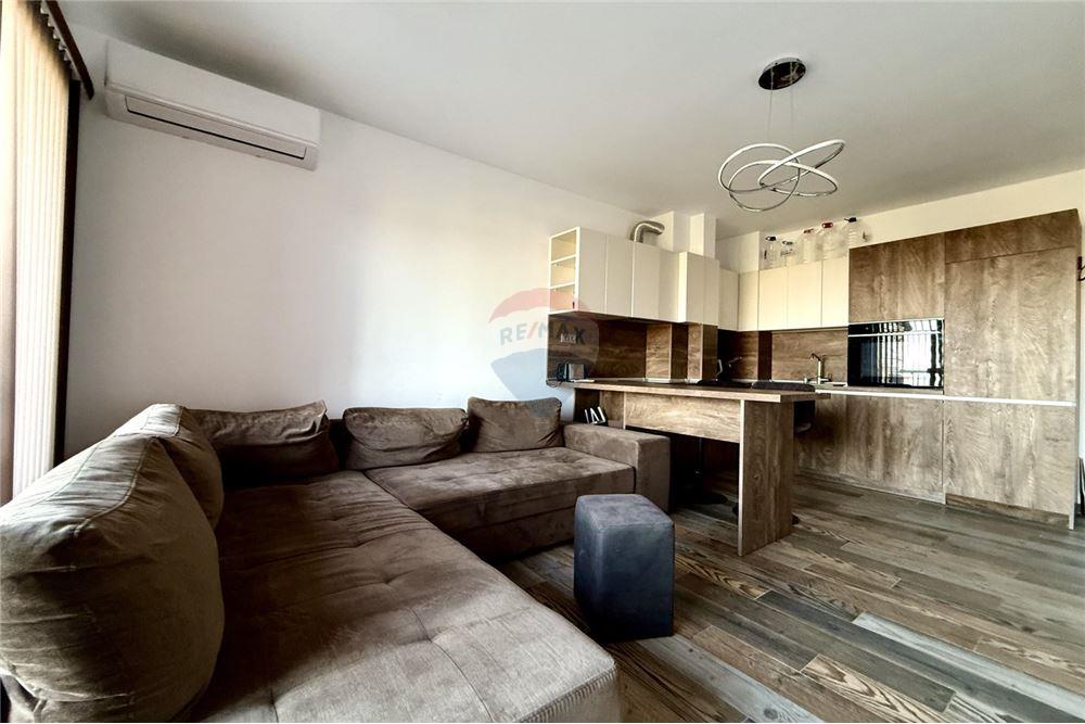 Апартамент - За продажба - гр. Балчик, Област Добрич, България - Просторна всекидневна с кухненски бокс и трапезария с излаз към открита тераса /изток/ с живописна панорамна гледка към морето и - Всекидневна/Трапезария - 360321025-235