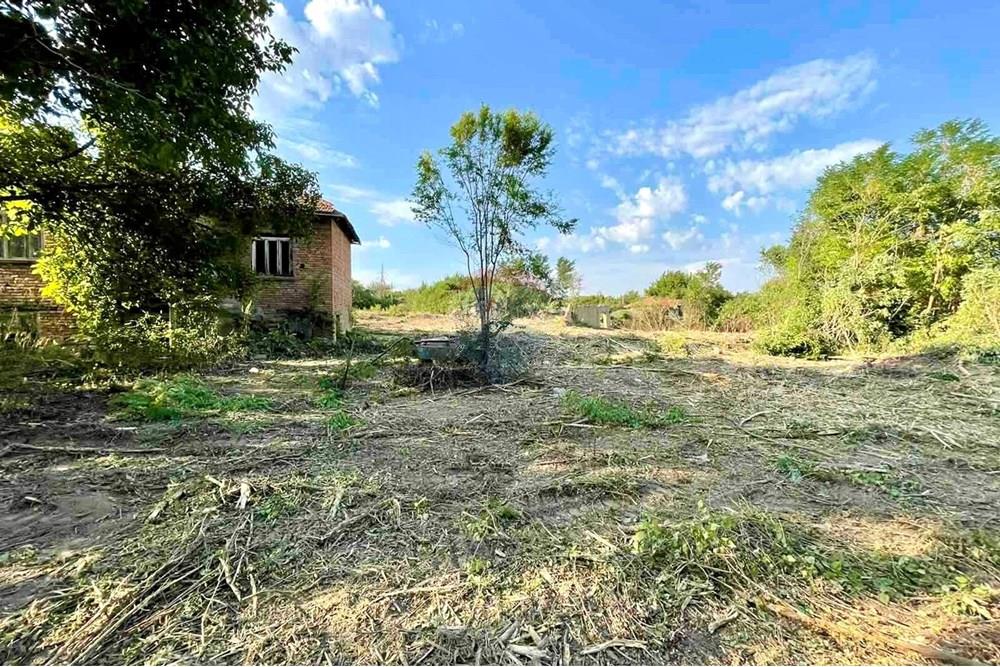 Селска къща - За продажба - с. Сломер, Област Велико Търново, България - 20251104_140424290_iOS.jpg - 360431008-397