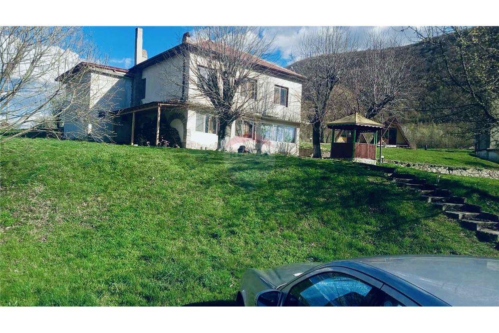 Имение - За продажба - с. Аспарухово, Област Варна, България - Двуетажна къща за гости - Вътрешен двор - 360321025-228