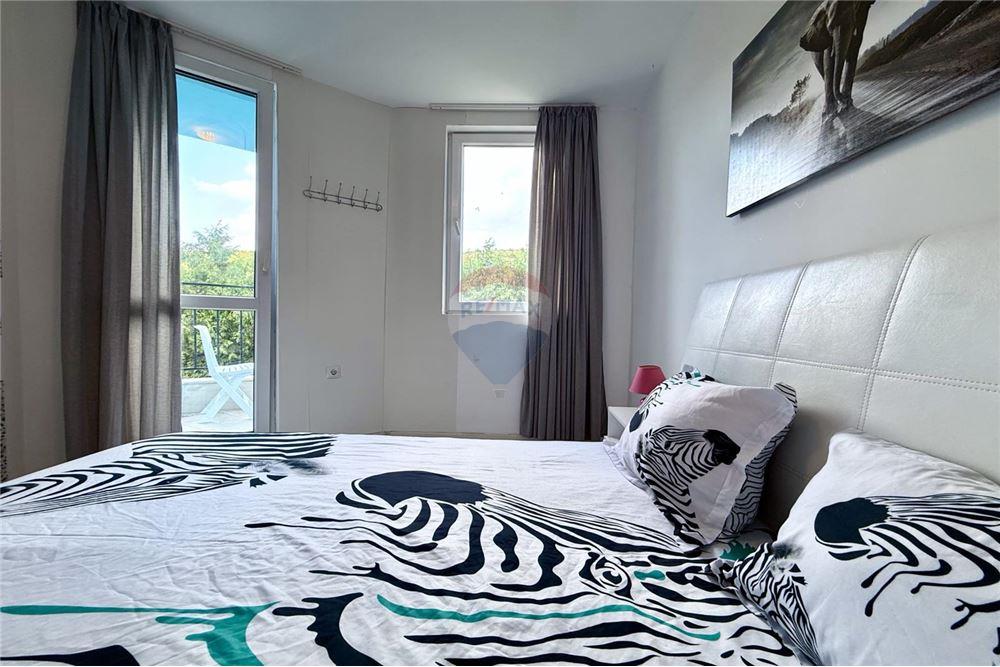Апартамент - Под наем - гр. Балчик, Област Добрич, България - Светла спалня с изход към тераса - Спалня - 360321025-232