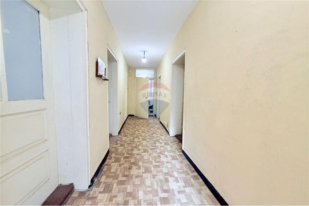 Градска къща - За продажба - гр. Балчик, Област Добрич, България - Коридор с допълнителен изход към двора/ етаж 1 - Коридор - 360321025-243