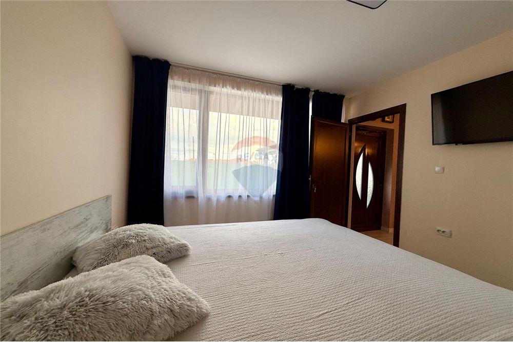 Градска къща - За продажба - гр. Балчик, Област Добрич, България - Първа спалня с баня и тоалетна към нея - Спалня - 360321025-245