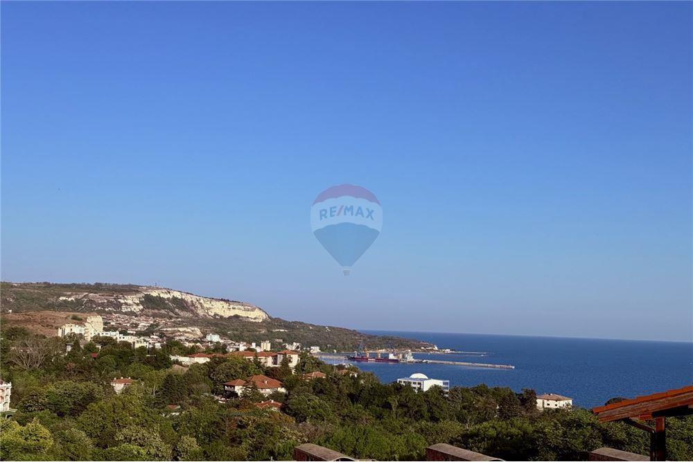 Апартамент - За продажба - гр. Балчик, Област Добрич, България - Открита панорамна тераса /изток/ с живописна панорамна гледка към морето и белите скали на Балчик и достъп от всекидневна - Тераса - 360321025-235