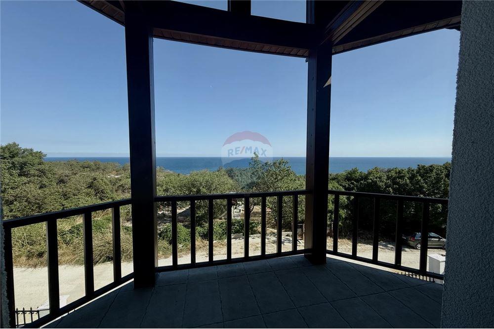 Вила - За продажба - гр. Балчик, Област Добрич, България - Открита обща тераса с панорамна морска гледка с достъп от трите спални/ етаж 2 - Тераса - 360321025-236