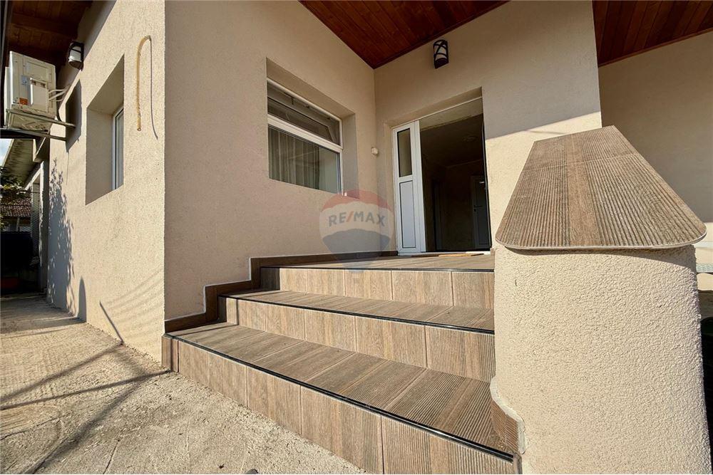 Градска къща - За продажба - гр. Балчик, Област Добрич, България - Озеленен и аранжиран двор с релакс зона, барбекю и басейн - Двор - 360321025-245