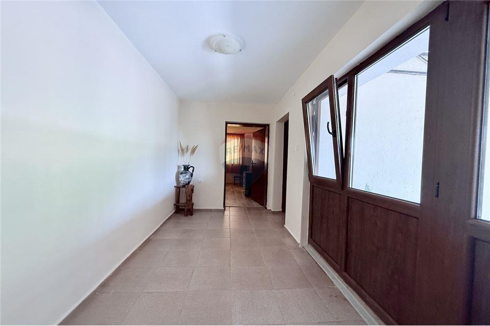 Имение - За продажба - с. Аспарухово, Област Варна, България - Антре и коридор/ етаж 2 - Коридор - 360321025-228