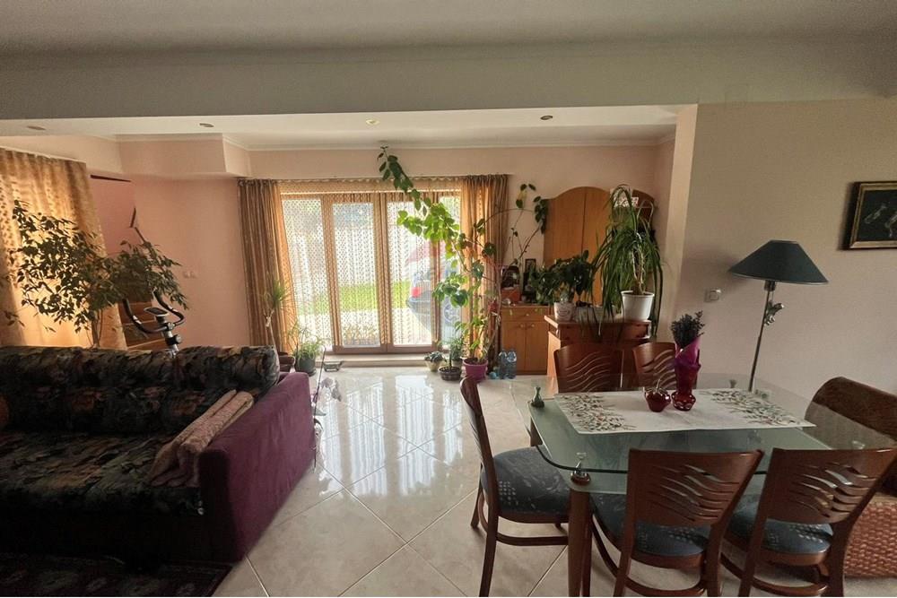 Градска къща - За продажба - гр. Варна, Област Варна, България - viber_image_2025-05-07_13-50-51-008.jpg - Всекидневна - 360391067-3