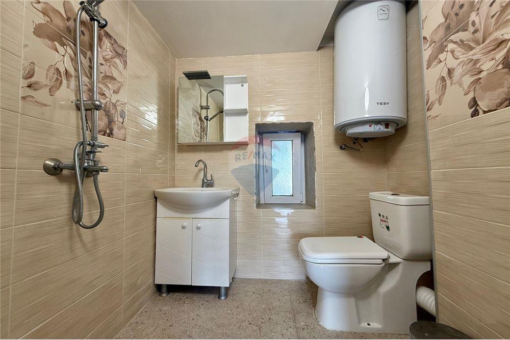 Градска къща - За продажба - гр. Балчик, Област Добрич, България - Баня и тоалетна в едно помещение - Баня - 360321025-245