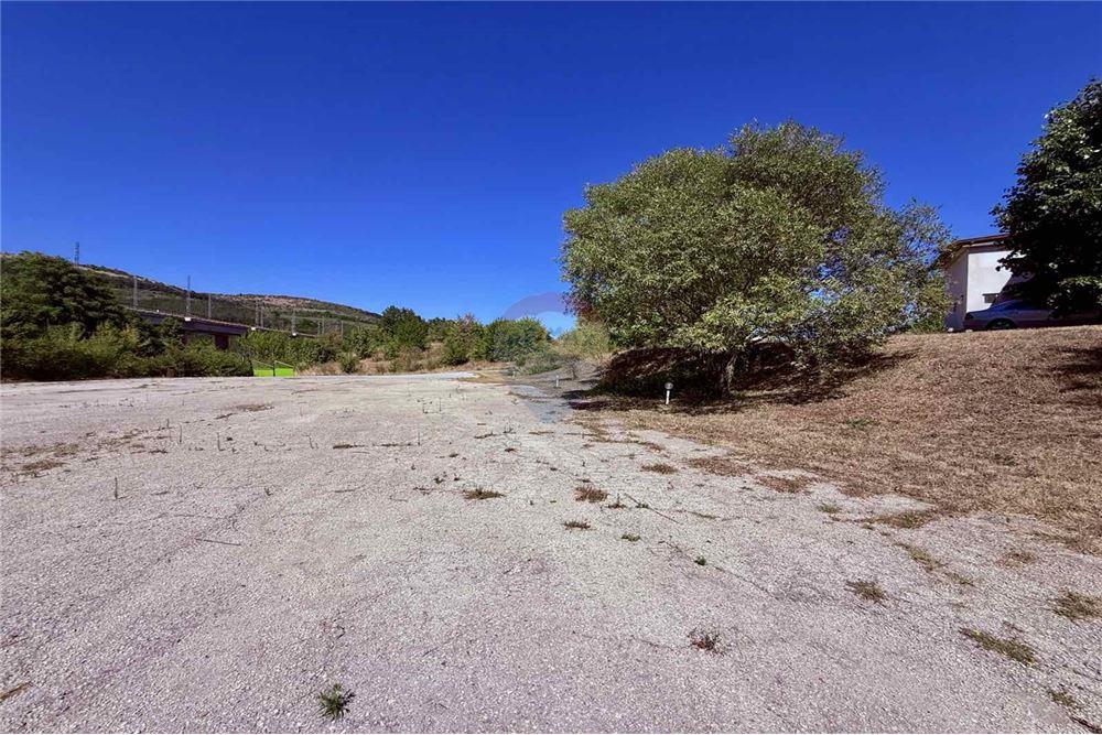 Имение - За продажба - с. Аспарухово, Област Варна, България - Обособен паркинг - Вътрешен двор - 360321025-228