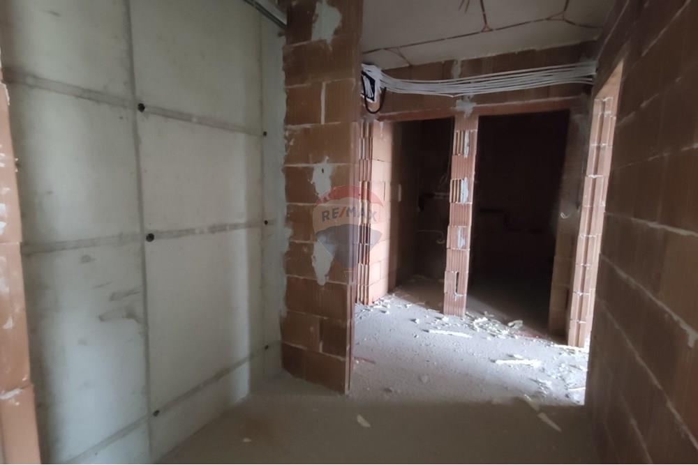 公寓/单元房 - 待售 - гр. Варна, Област Варна, България - viber_изображение_2025-10-28_14-26-54-836.jpg - 走廊 - 360511015-16