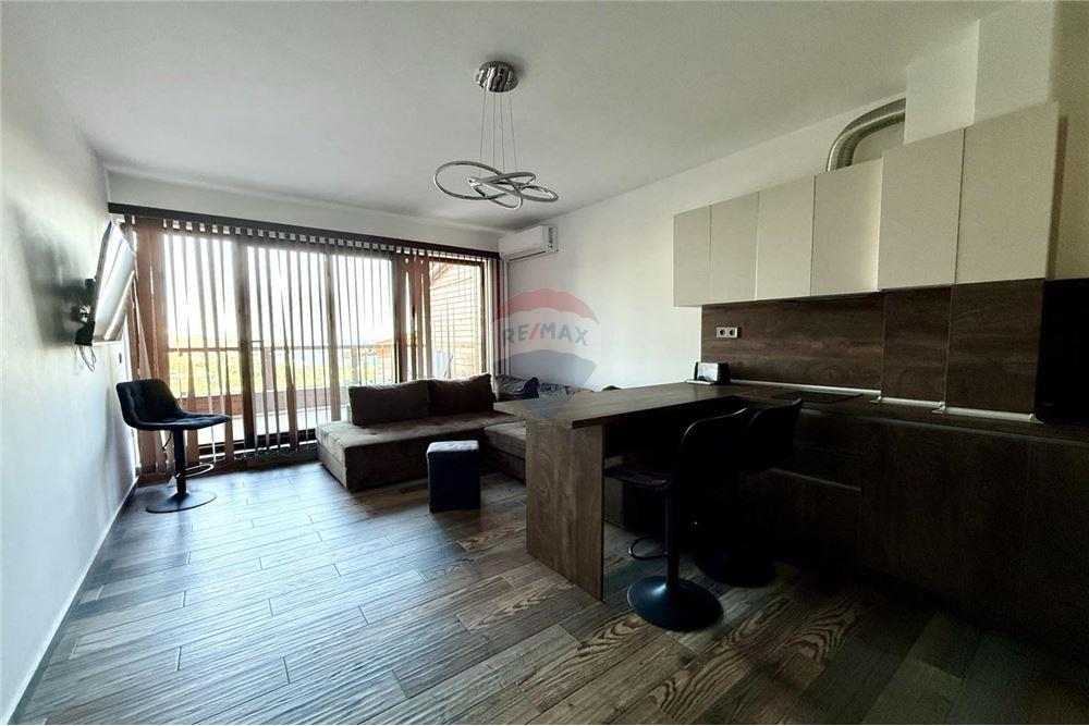 Апартамент - За продажба - гр. Балчик, Област Добрич, България - Просторна всекидневна с кухненски бокс и трапезария с излаз към открита тераса /изток/ с живописна панорамна гледка към морето и - Всекидневна/Трапезария - 360321025-235