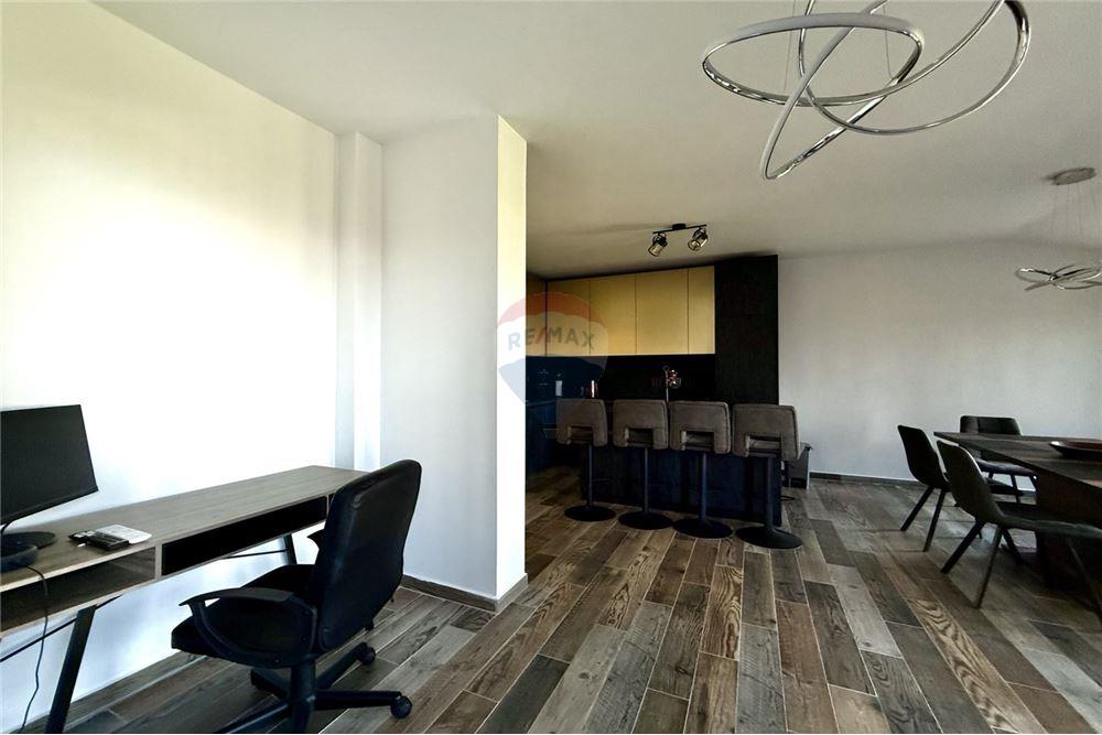 Апартамент - За продажба - гр. Балчик, Област Добрич, България - Просторна всекидневна с кухненски бокс и трапезария с излаз към открита тераса /изток/ с живописна панорамна гледка към морето и - Всекидневна/Трапезария - 360321025-234