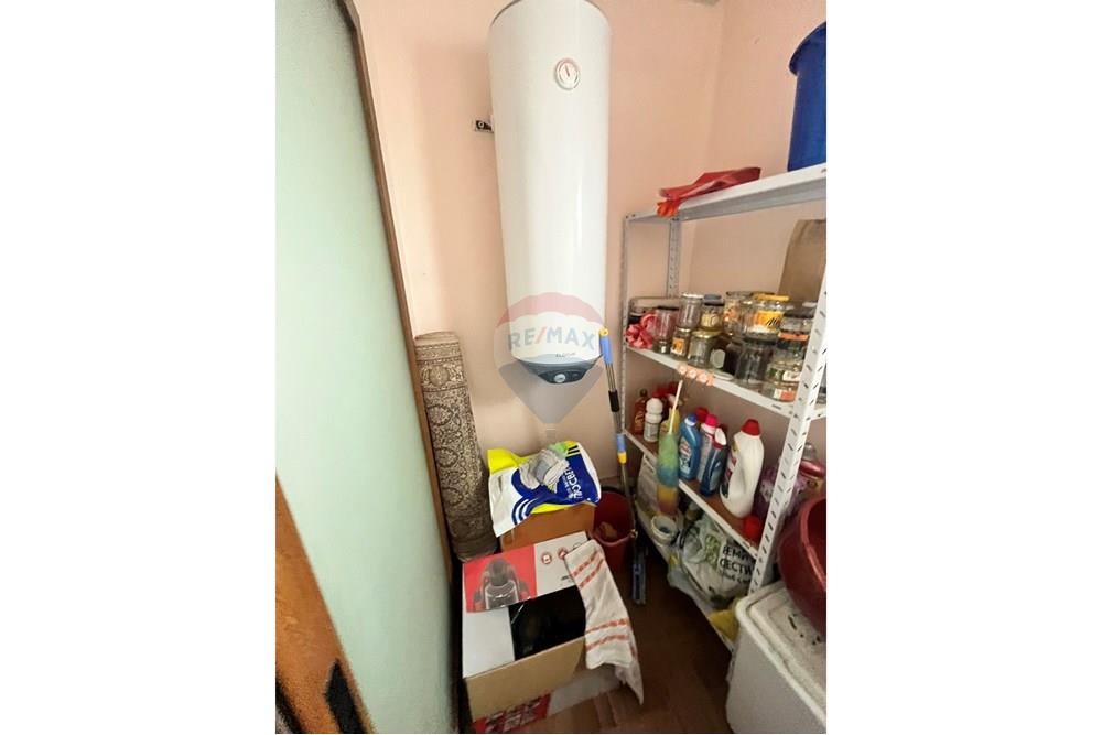 Градска къща - За продажба - гр. Варна, Област Варна, България - viber_image_2025-05-07_13-51-04-026.jpg - Перално помещение - 360391067-3