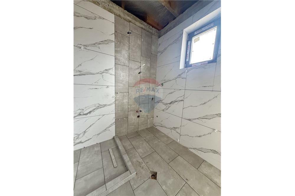 Селска къща - За продажба - с. Соколово, Област Добрич, България - Баня и тоалетна в едно помещение към втора спалня - Баня - 360321025-241