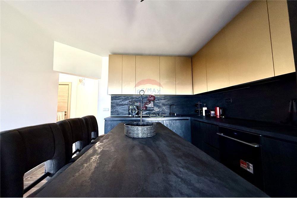 Апартамент - За продажба - гр. Балчик, Област Добрич, България - Просторна всекидневна с кухненски бокс и трапезария с излаз към открита тераса /изток/ с живописна панорамна гледка към морето и - Всекидневна/Трапезария - 360321025-234