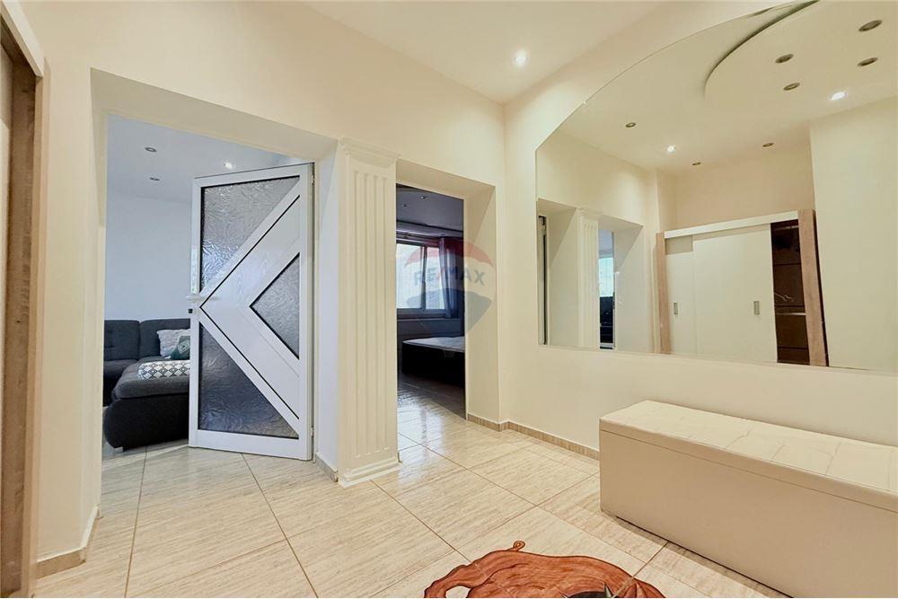 Апартамент - Под наем - гр. Варна, Област Варна, България - Входно антре и функционален коридор - Коридор - 360321025-244