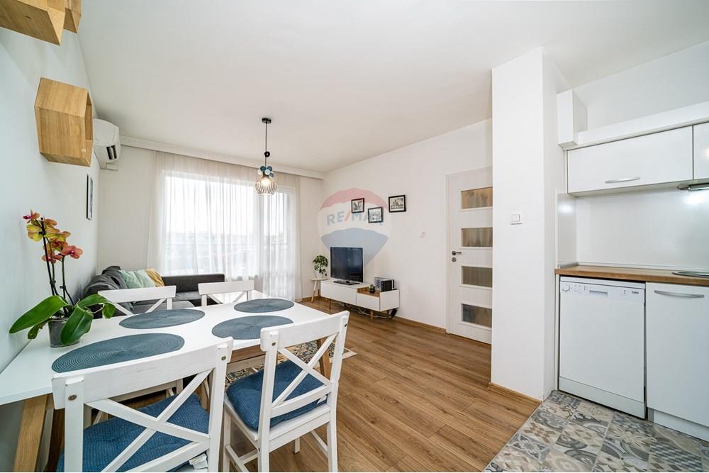 Апартамент - Под наем - гр. Варна, Област Варна, България - 1728911075951251.jpg - Всекидневна - 360511004-163