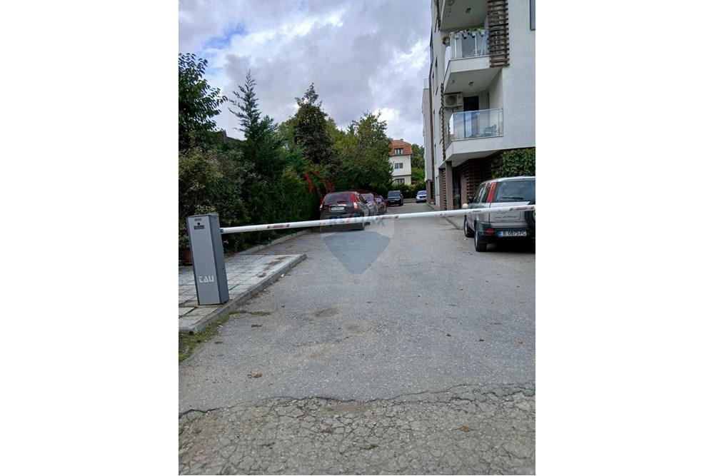 Appartement - À louer - к.к. Св. Св. Константин и Елена, Област Варна, България - паркинг с бариера.jpg - 360301027-137