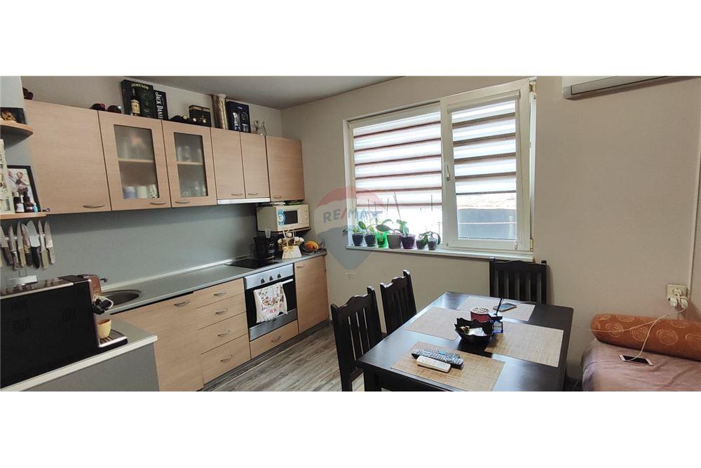 Етаж от къща - За продажба - гр. Аксаково, Област Варна, България - 1 - 360301003-180