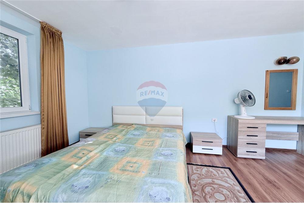 Имение - За продажба - с. Аспарухово, Област Варна, България - Седма спалня с баня и тоалетна в едно помещение към нея/ етаж 2 - Спалня - 360321025-228