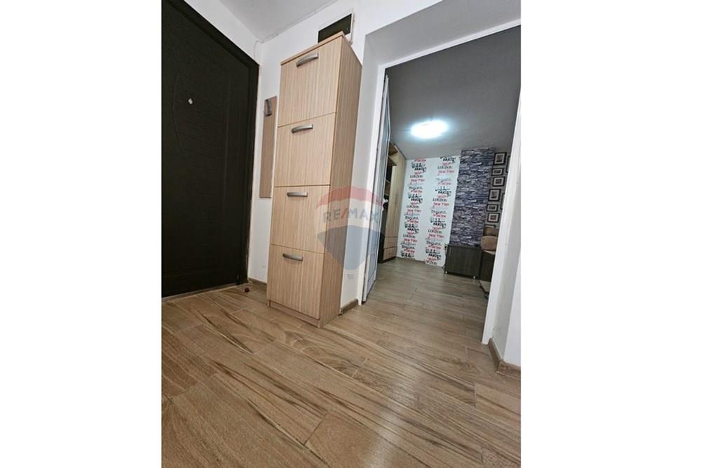 Апартамент - За продажба - гр. Варна, Област Варна, България - Изображение от WhatsApp на 2025-11-04 в 13.01.58_960c072b.jpg - Коридор - 360511013-85