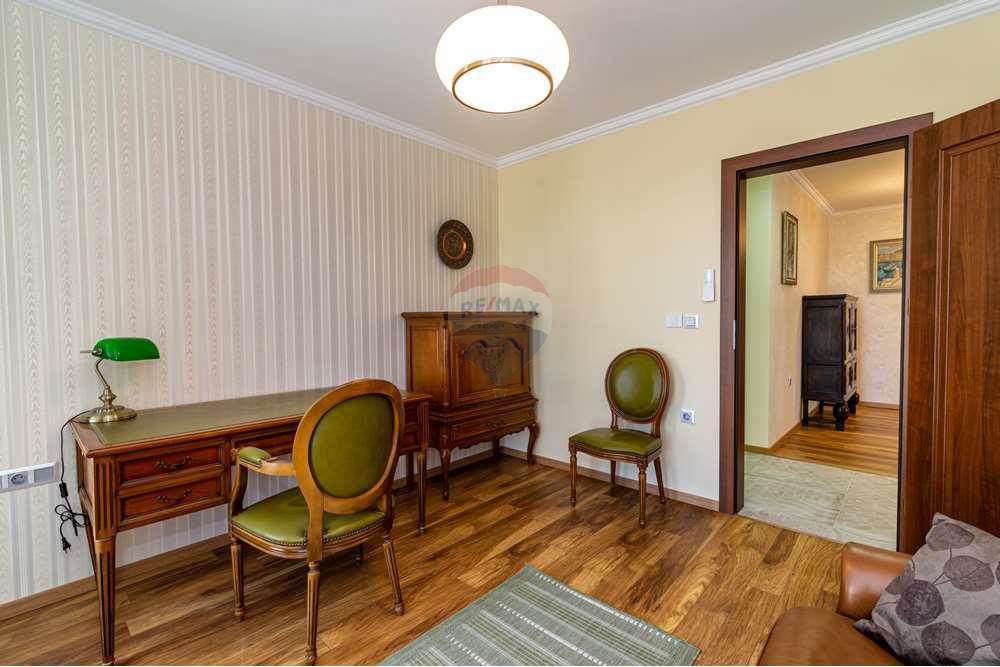 Апартамент - Под наем - гр. Пловдив, Област Пловдив, България - IMG_9424 (1).jpeg - Работен кабинет - 360261002-206