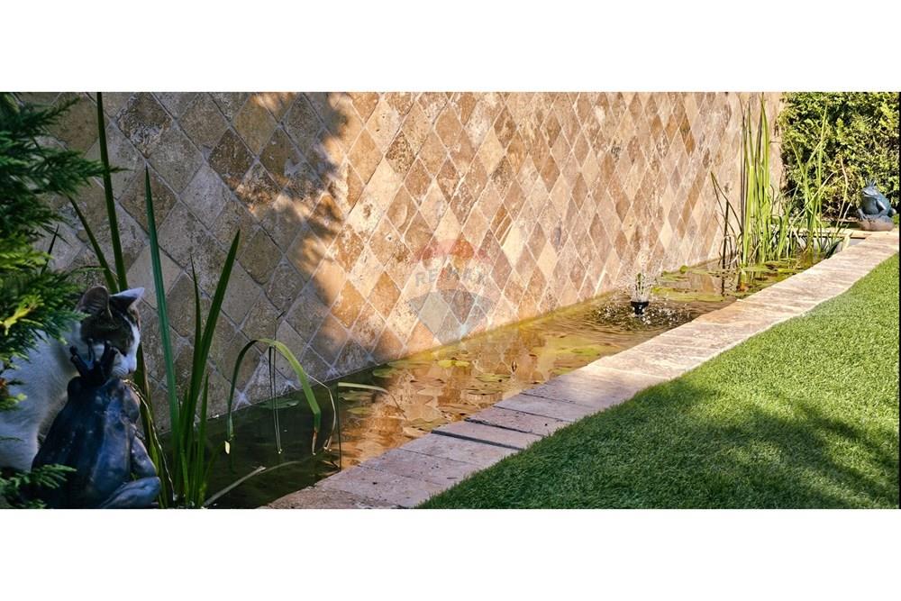 Вила - За продажба - гр. Балчик, Област Добрич, България - двор 7.jpg - Вътрешен двор - 360321028-121