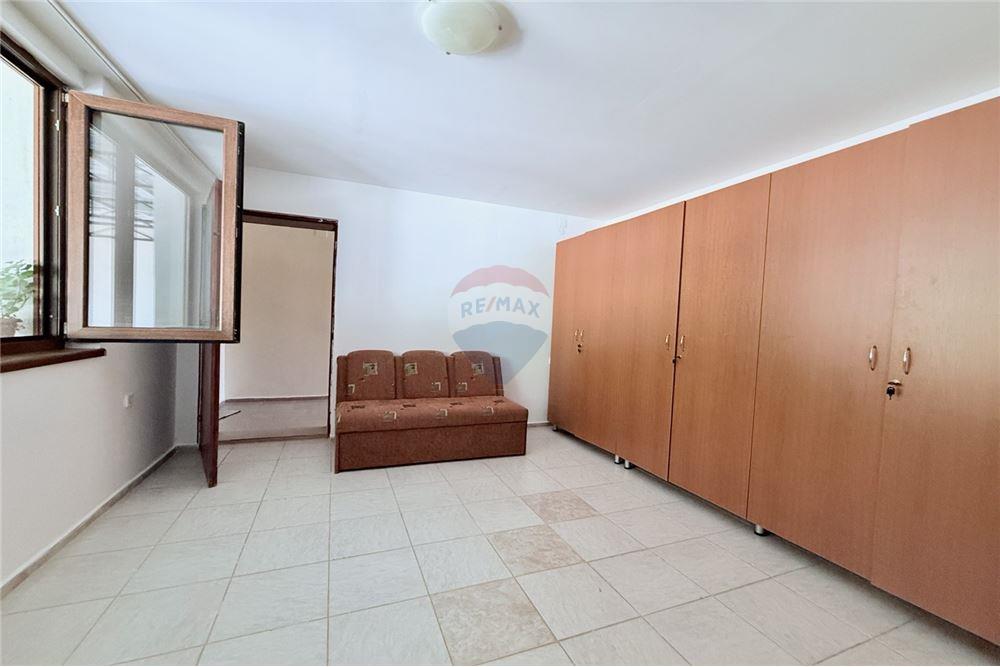 Имение - За продажба - с. Аспарухово, Област Варна, България - Коридор към втора и трета спални/ етаж 2 - Коридор - 360321025-228