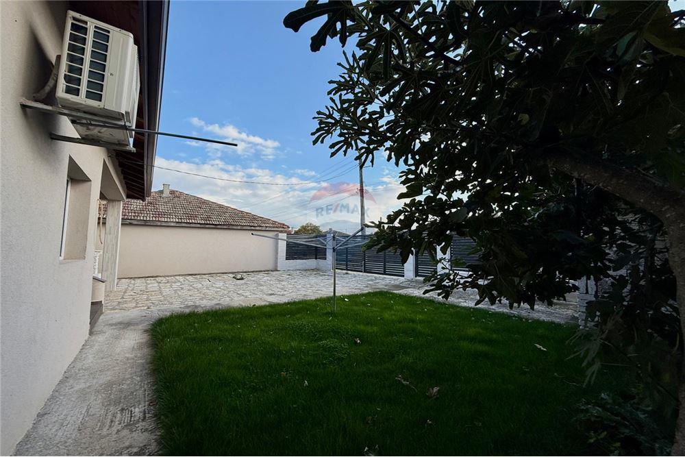 Градска къща - За продажба - гр. Балчик, Област Добрич, България - Озеленен и аранжиран двор с релакс зона, барбекю и басейн - Двор - 360321025-245