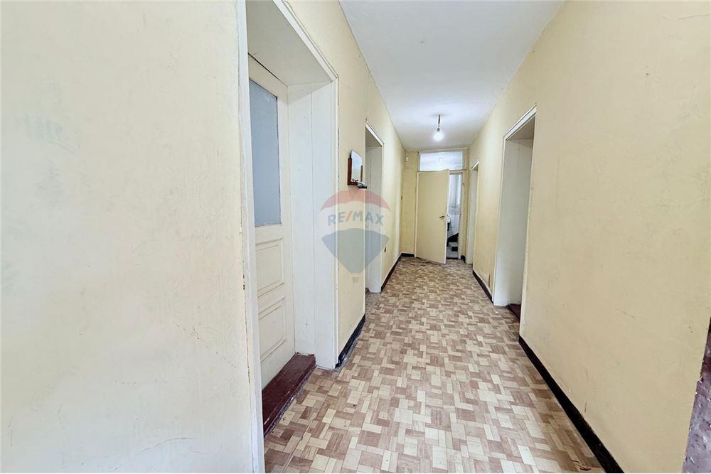 Градска къща - За продажба - гр. Балчик, Област Добрич, България - Коридор с допълнителен изход към двора/ етаж 1 - Коридор - 360321025-243