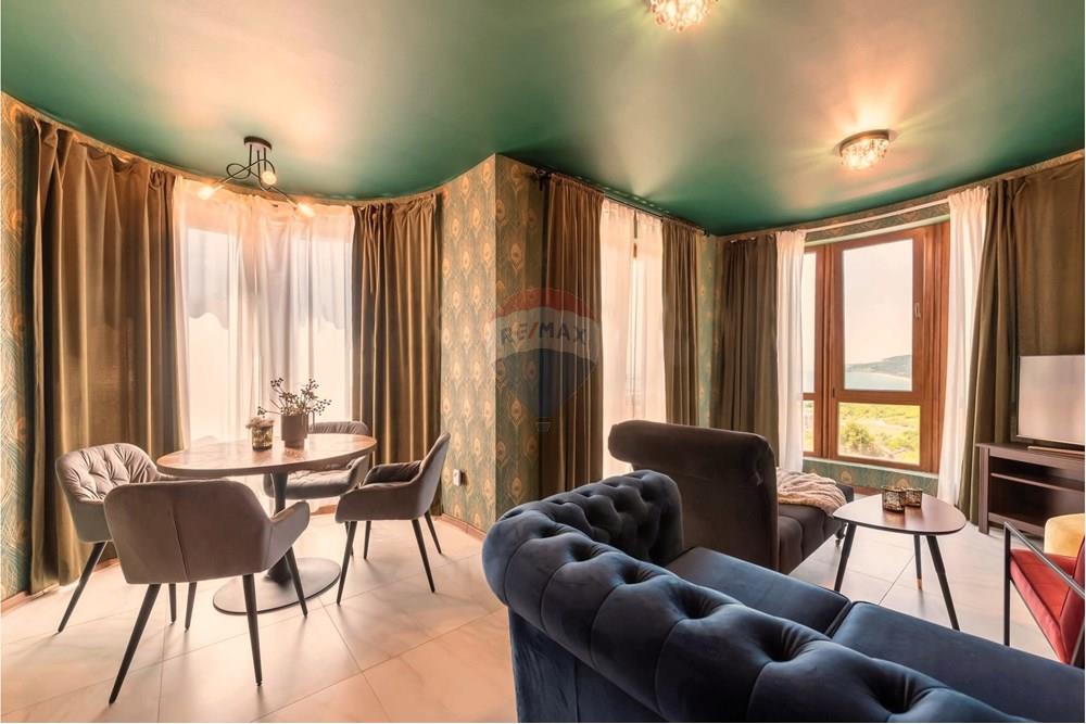 Вила - За продажба - гр. Балчик, Област Добрич, България - ет.2 библиотека 3.jpg - Стая за почивка  - 360321028-121